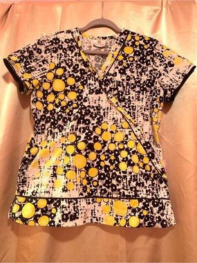 White❤️❤️❤️ Yellow ❤️Gray Black ❤️Flowers Dot-Print Short Sleeve Top scrub❤️❤️❤️